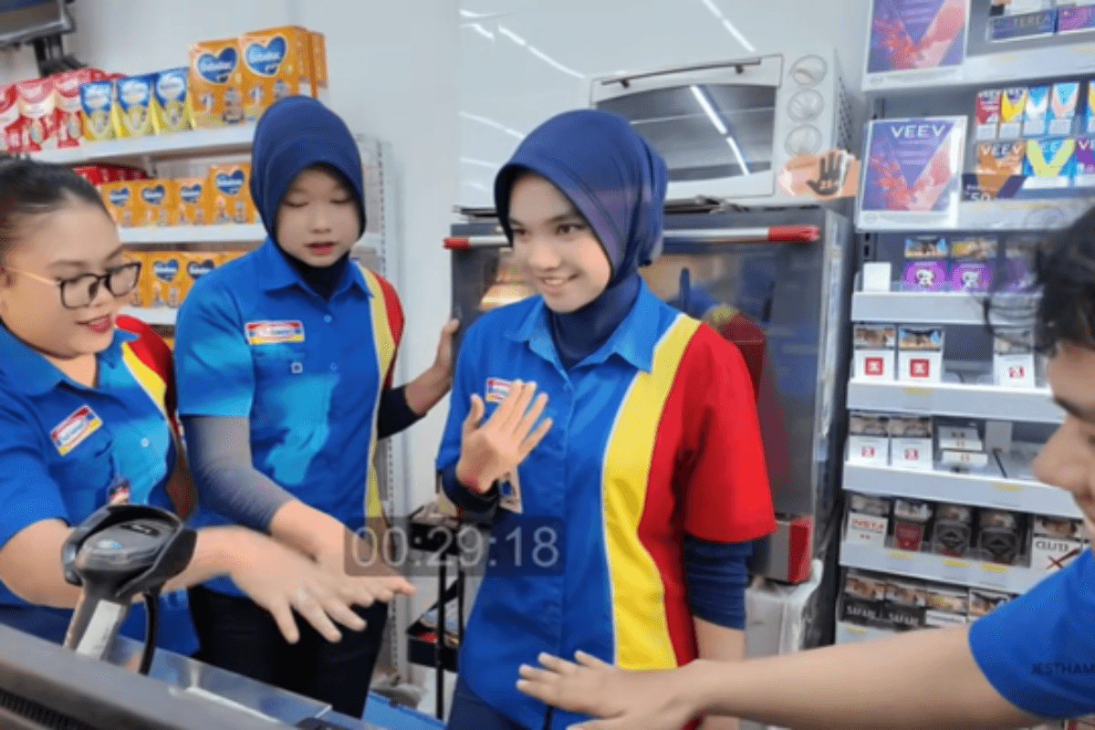 30 Precious Seconds: When Jestham's Treat Turned into a Humanitarian Mission for Indomaret Sisters
