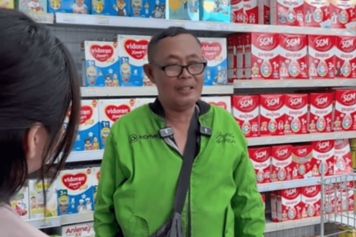 Free 2-Minute Grocery Shopping Spree for Basic Necessities; A Father Opens Up About His Child Who Has Been Away for 4 Years