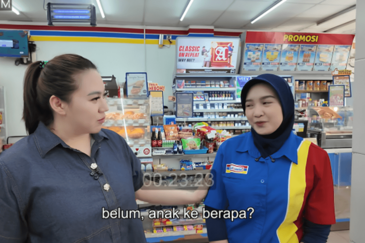 Hati Seluas Samudra di Balik Seragam Sederhana, Kisah Kakak Indomaret Devi yang Rela Berbagi dan Mengorbankan Mimpi