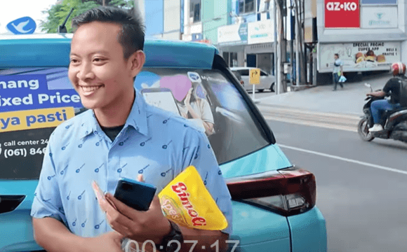 Jestham berbagi kebahagiaan kepada sesama