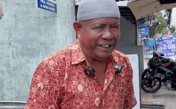 The Resilience of a Tissue Seller Father