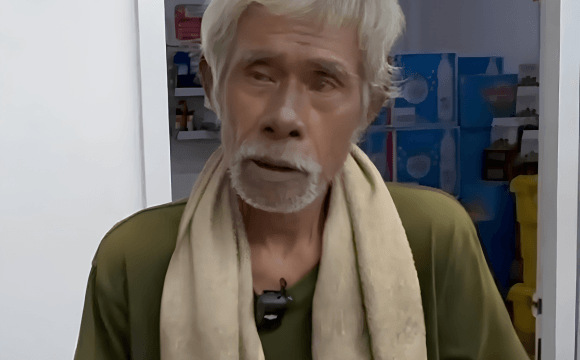 Dengan mata berkaca-kaca dan ekspresi haru, Bapak Bazarudin tak sanggup menahan rasa syukurnya saat menceritakan perjuangan hidupnya.