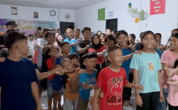 Joyful Smiles of the Golden Generation's Extraordinary Children