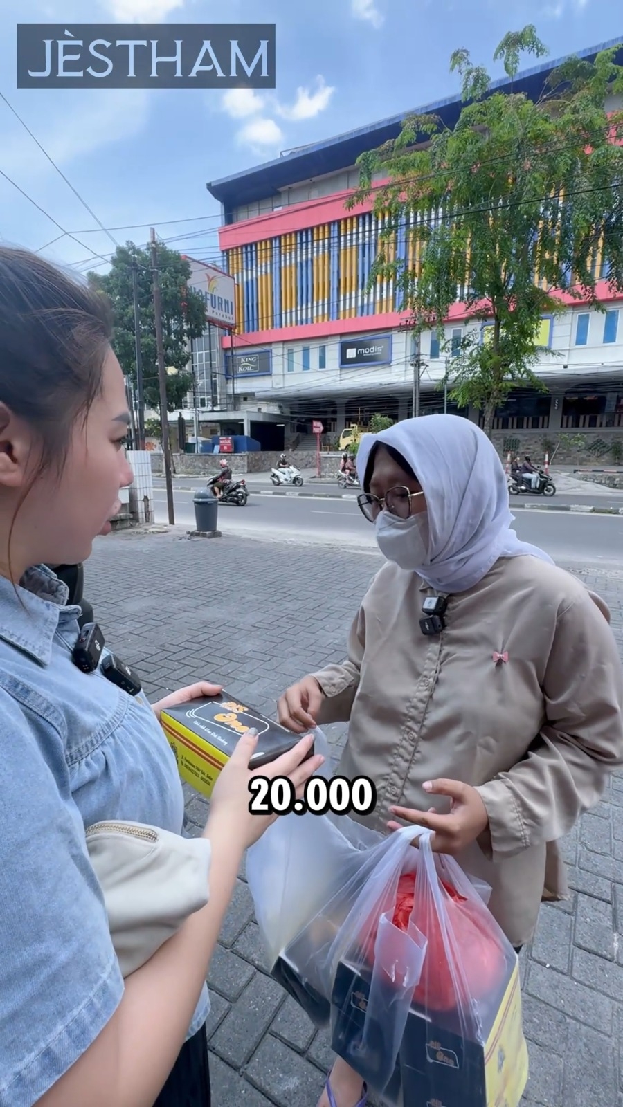 Source: youtube/@ownerjestham (Perjuangan Seorang Kakak Penjual Donat Keliling)