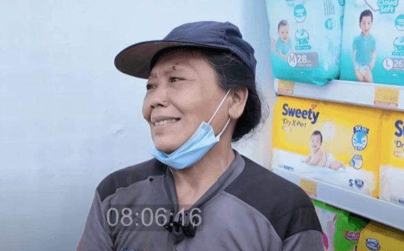 Ibu Evi, Pemulung Demi Sesuap Nasi