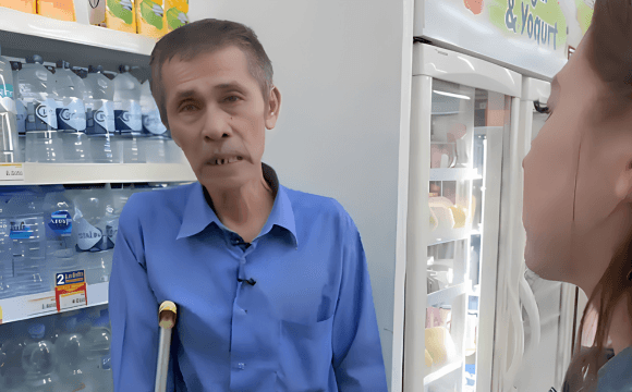 Dengan mata berkaca-kaca, bapak tukang becak ini menyampaikan rasa terima kasih dan doa tulusnya kepada Jestham atas kejutan rezeki yang tak pernah ia sangka-sangka.
