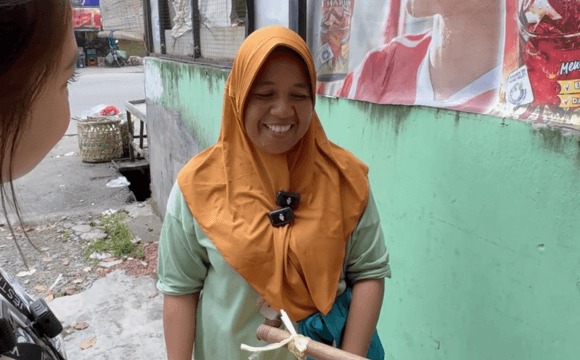Tudung Kehidupan, Ibu Penjual Kerupuk