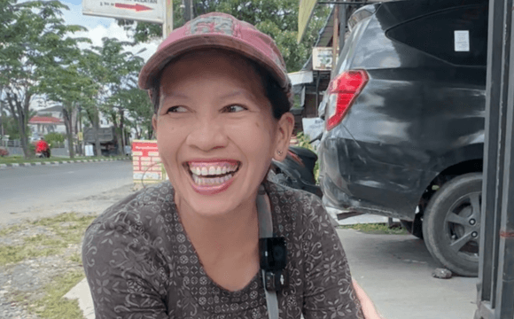 Ibu Penjual Roti, Pejuang Keluarga